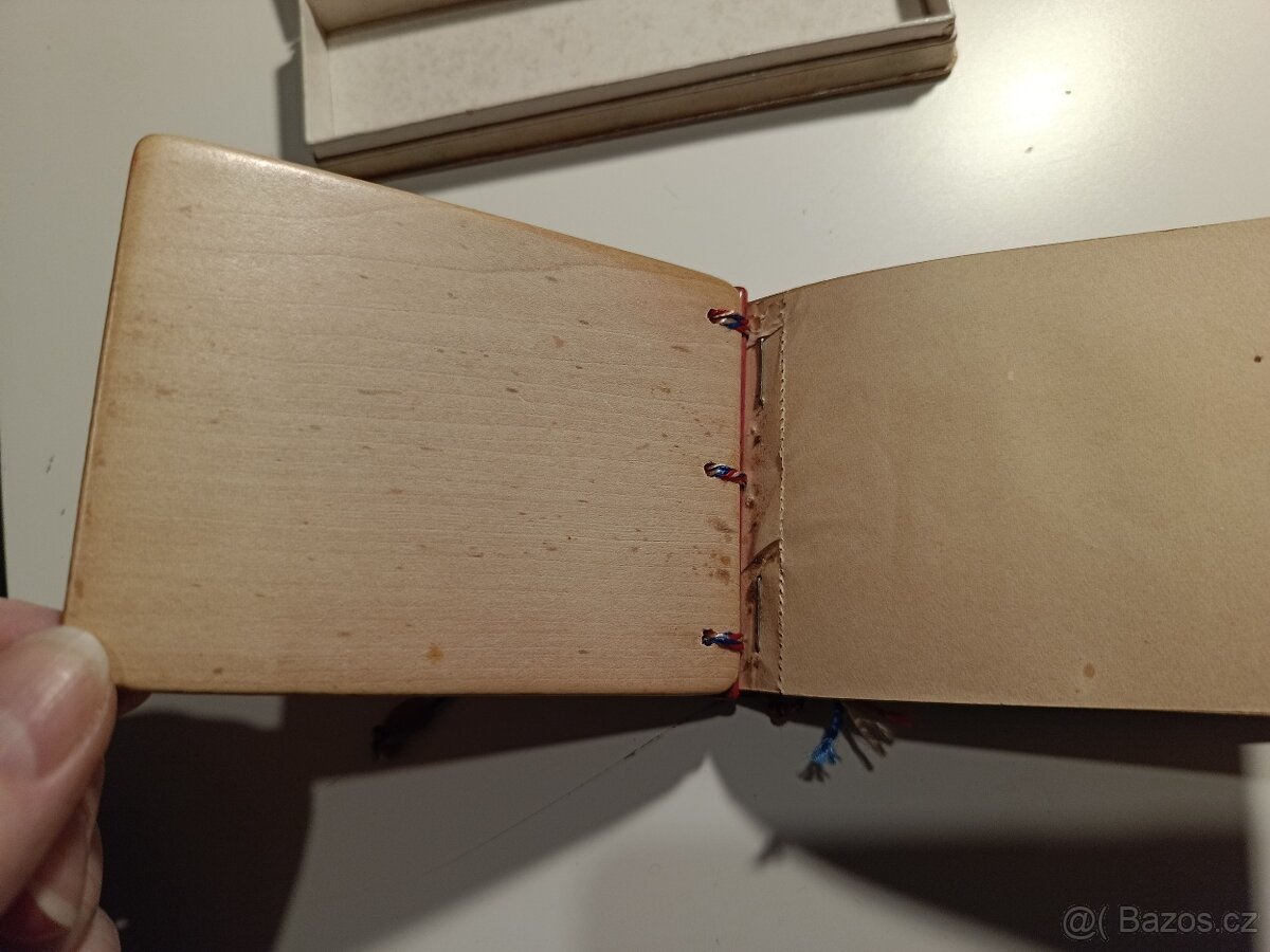 Staré krabičky a plakety - 5