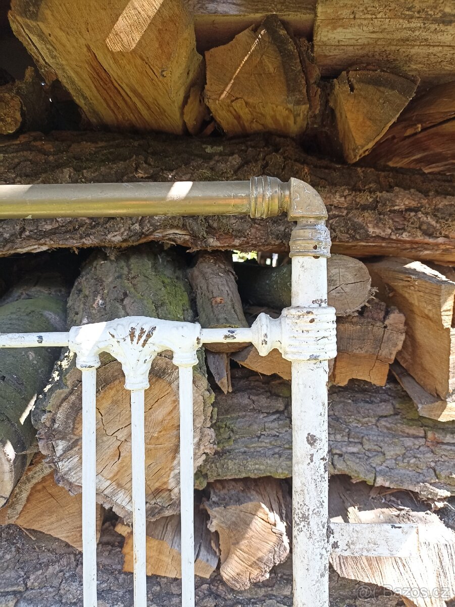 Stará, kovová mřížka s mosaznými prvky - 5