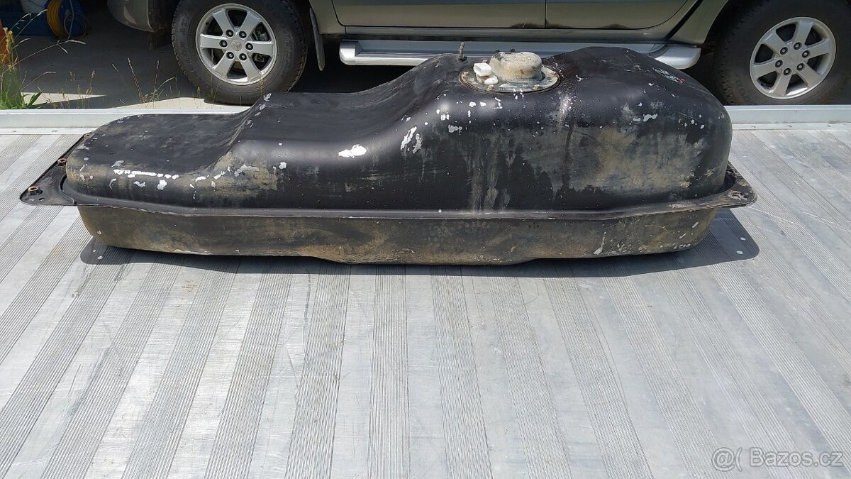 Nissan Navara D22 : Nádrž - 5