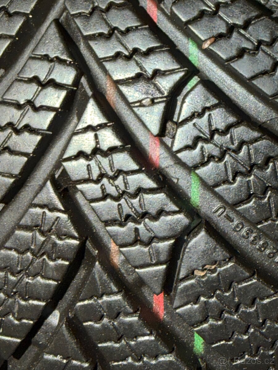 Zánovní zimní 215/40r18 Semperit - 5