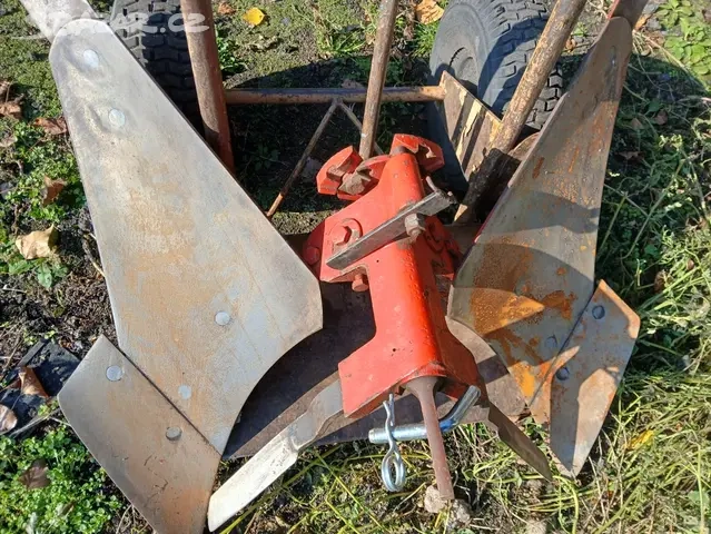 Prodám pluh obracák k malotraktorům tera vari - 5