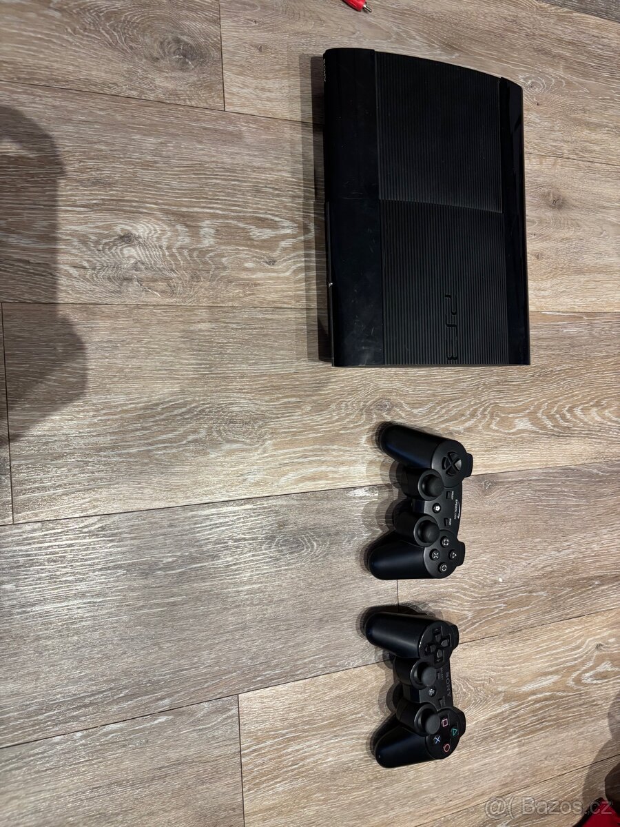 PLAYSTATION 3 – Konzole + 2 ovladače + volant + 5 her - 5