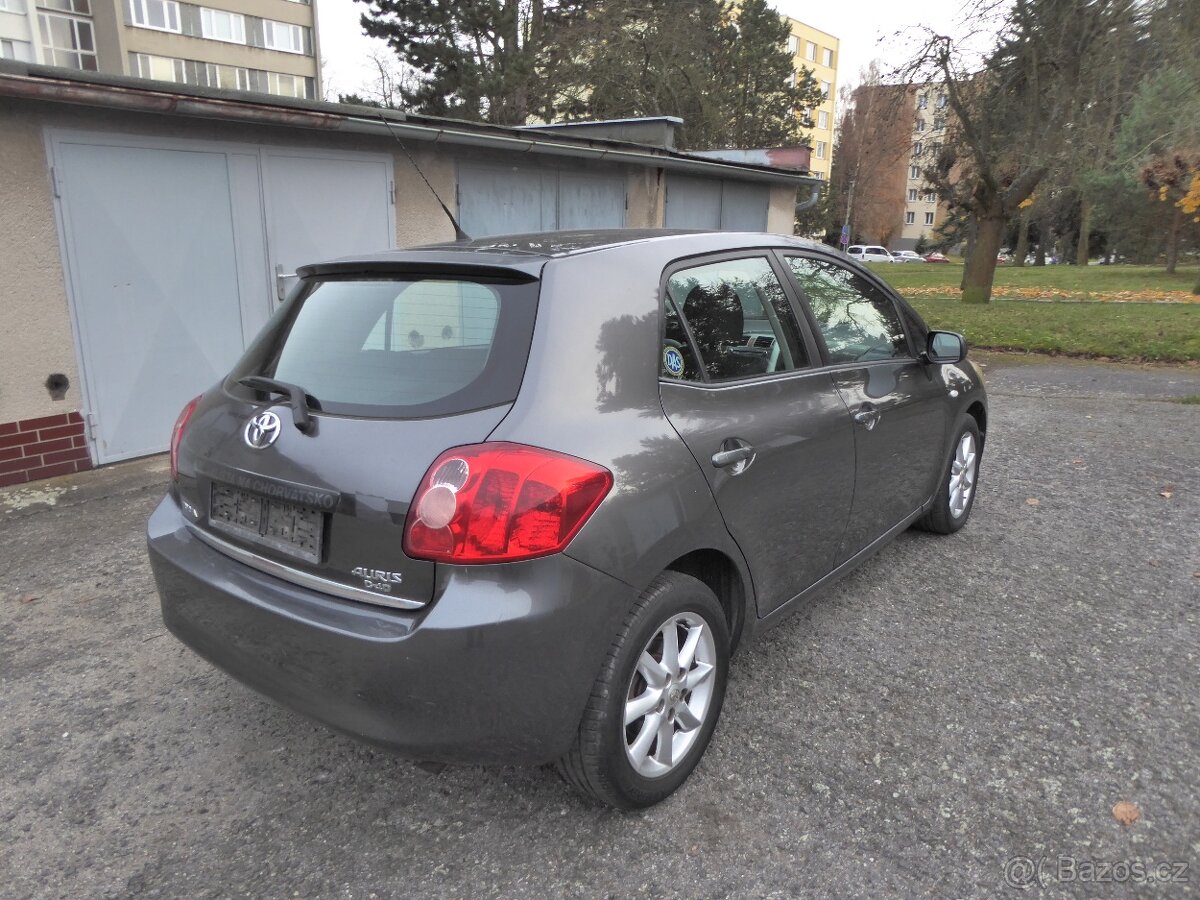 Toyota Auris 1,4 D-4D - 5