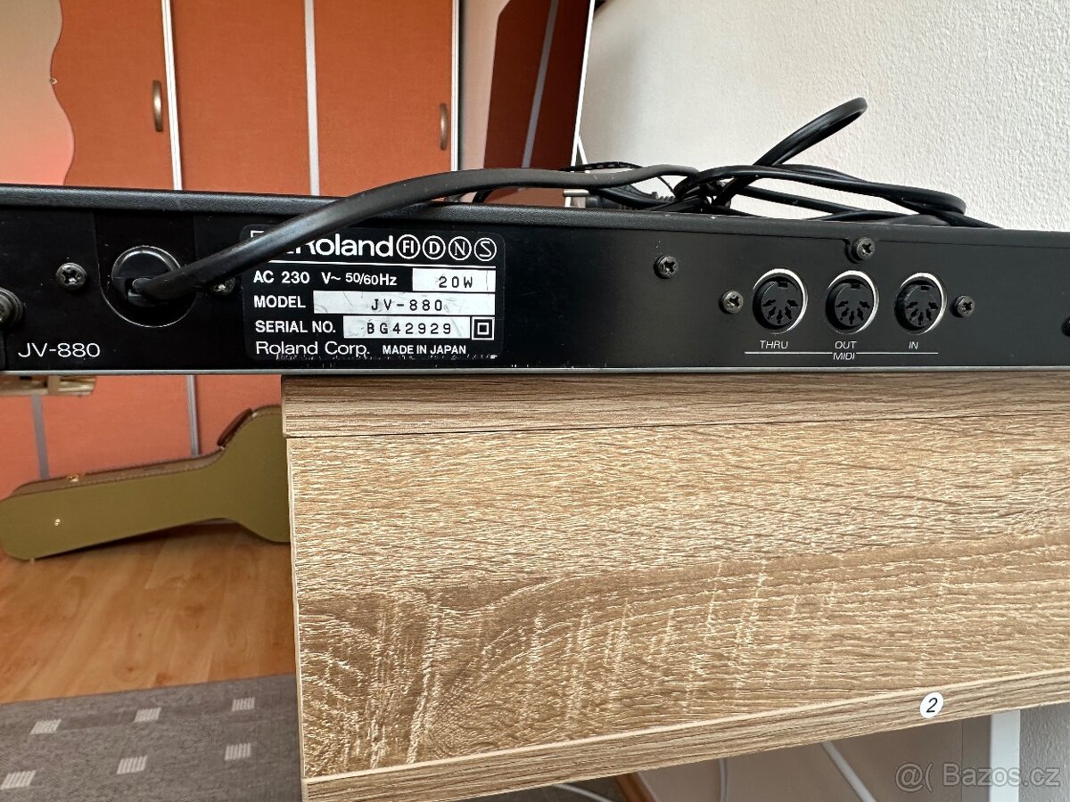 Roland JV 880 - 5