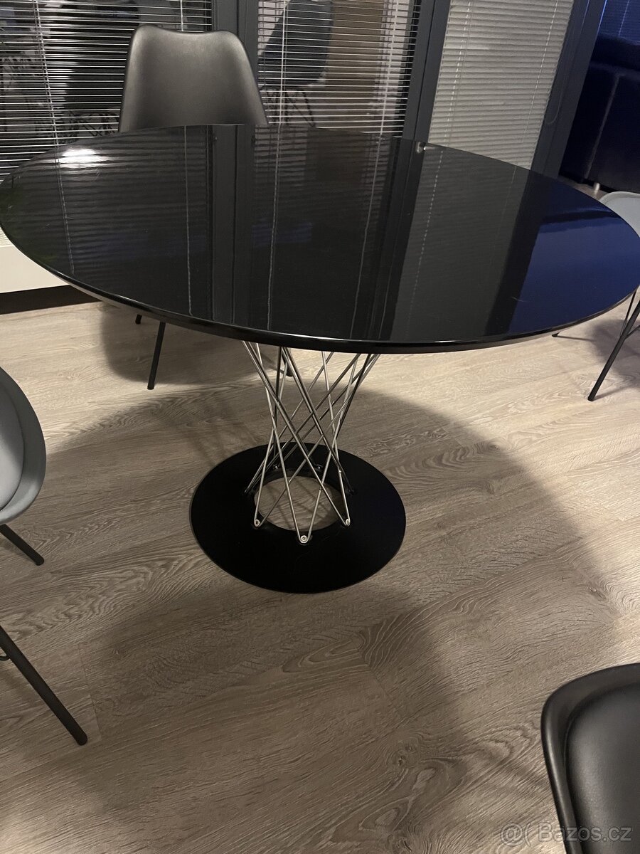 jídelní stul kulatý - 5