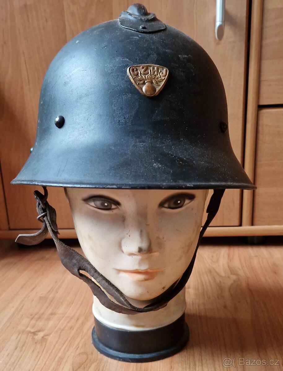 Hasičská helma,přilba s hřebenem a odznaky,čepice,sekerka - 5