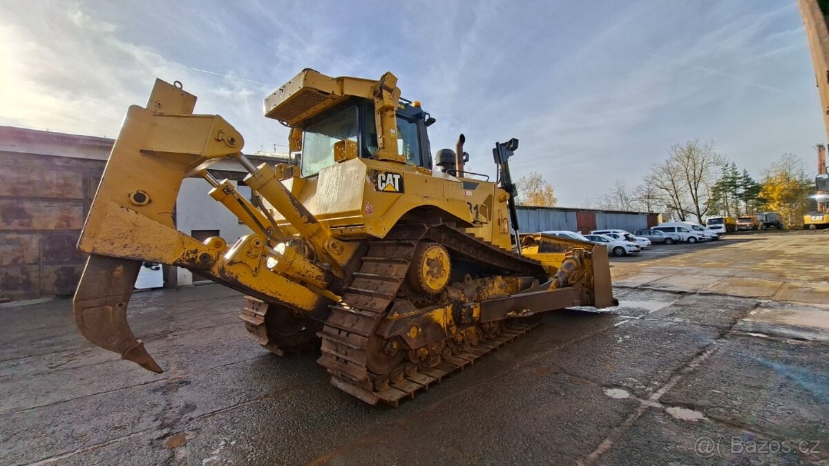 CAT D8T - 5