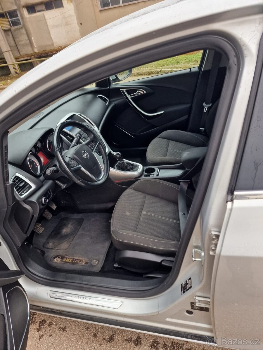 OPEL ASTRA J r.v 2010, - 5