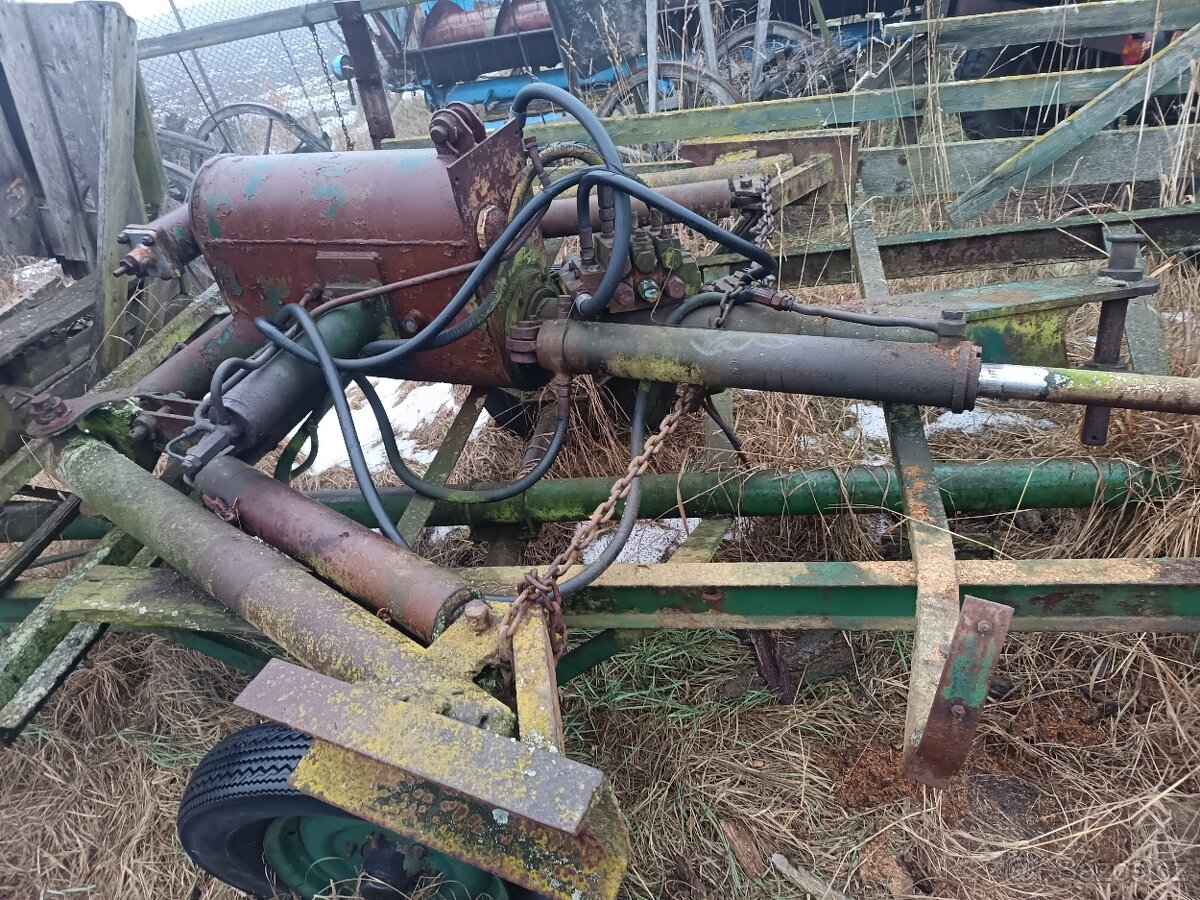 Prodám nakladač UNHZ 500 - 5