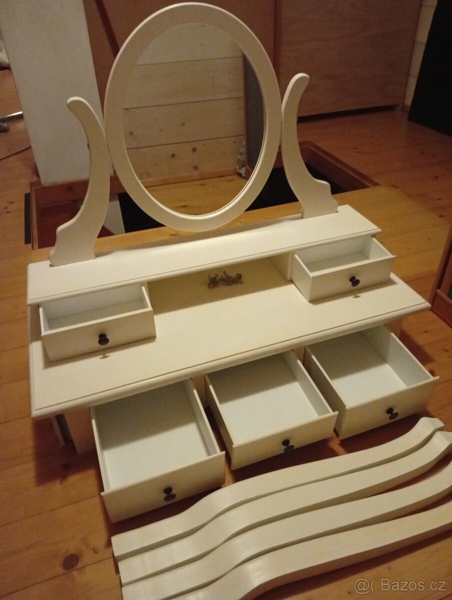 Kosmetický stolek - 5