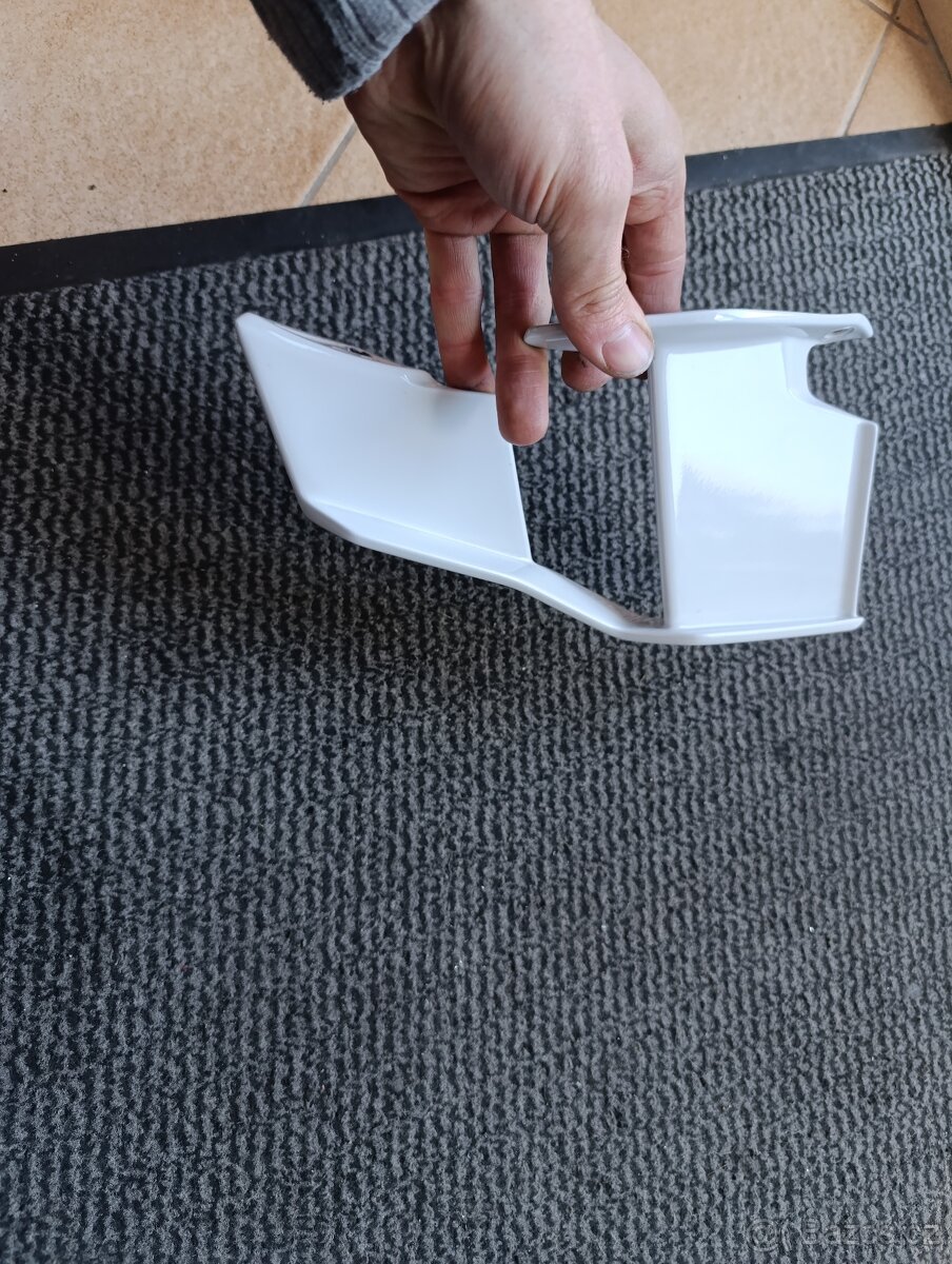 BMW m1000r křídlo levé - 5