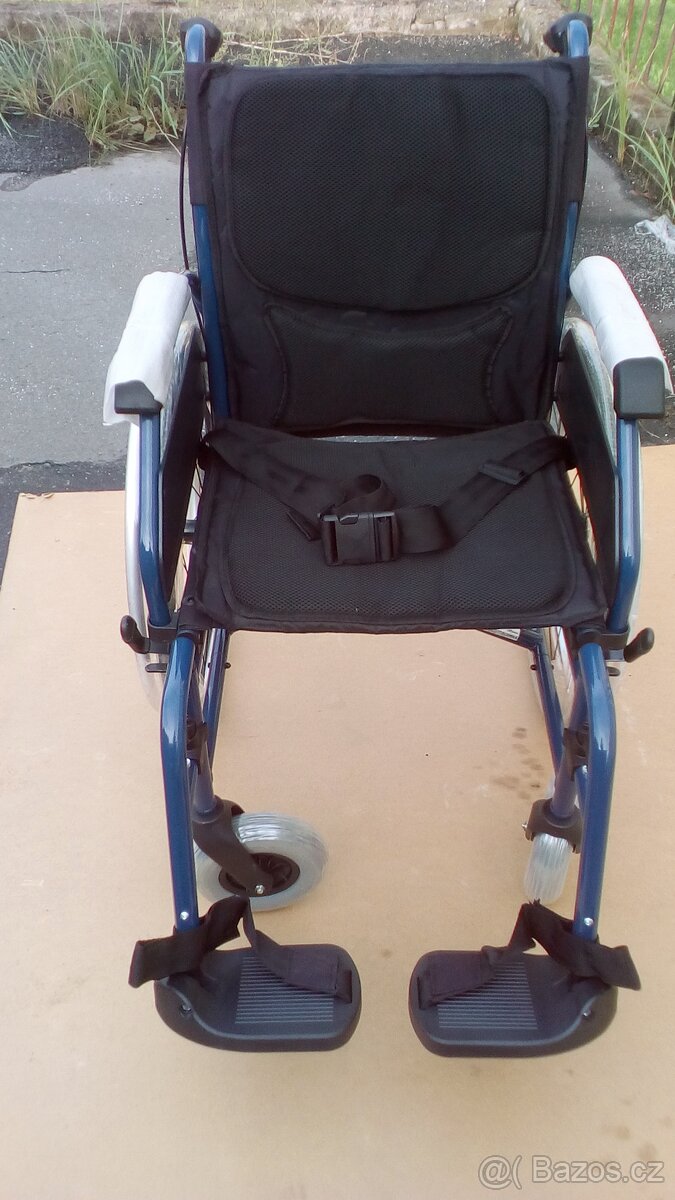 INVALIDNÍ VOZÍK-46CM-ODLEHČEN-BRZDY PRO DOPROVOD - - 5