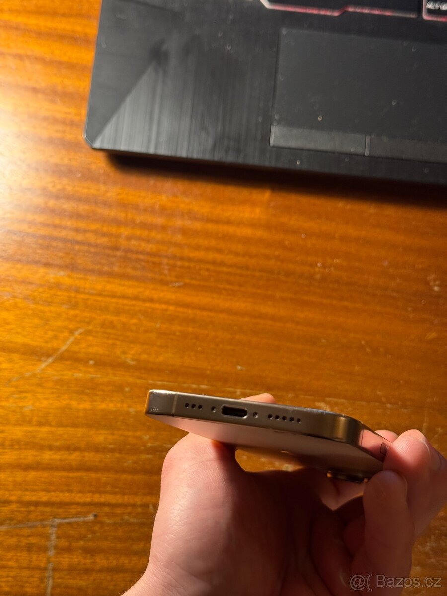 iPhone 16 Pro Jako Nový - Desert Titanium - 5