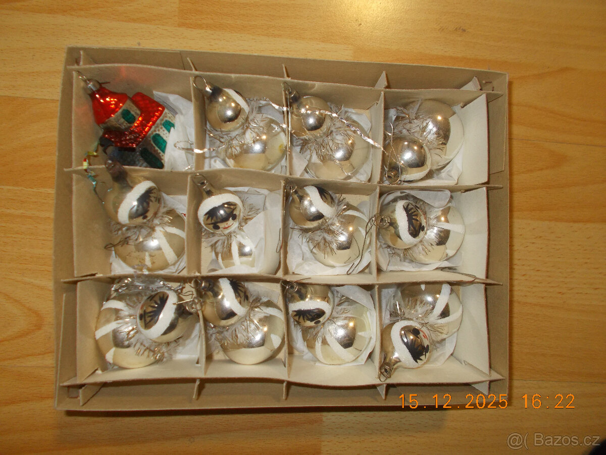 Prodej vánočních ozdob. - 5