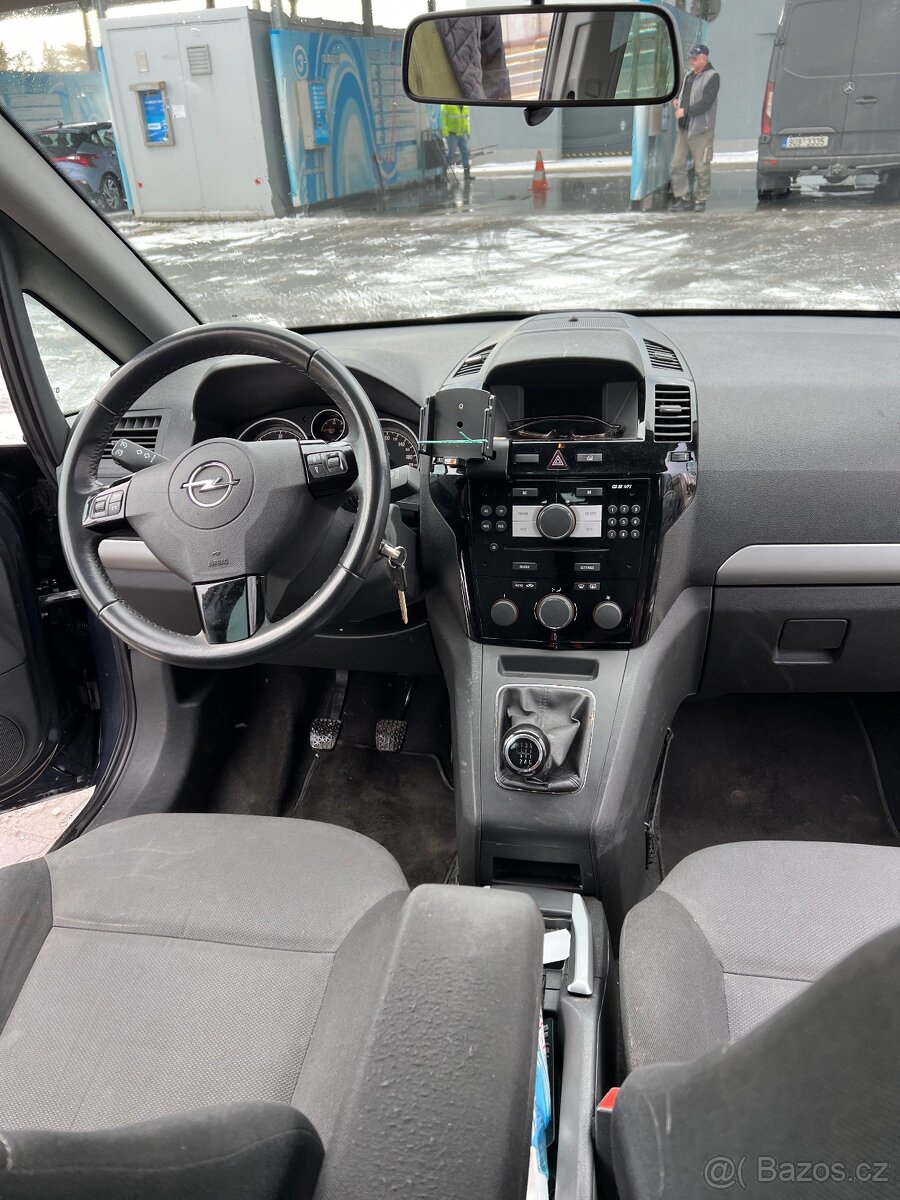 Opel Zafira 1.7 CDTI, 7 míst, manuál, 2010 - 5