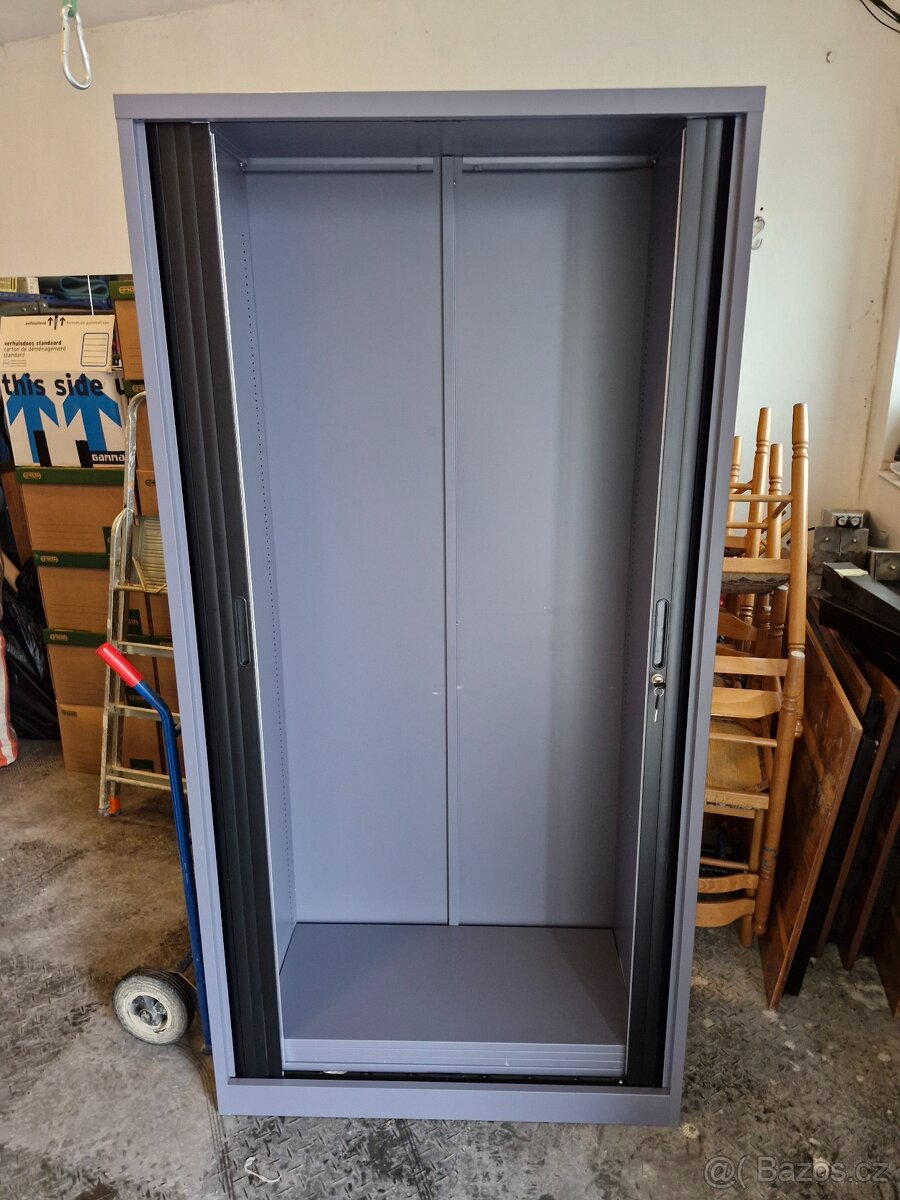 Kovová skříň s roletovými dveřmi - 5