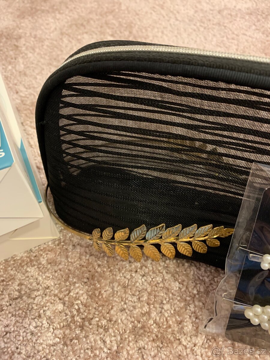 Set věcí - taštička, album, cedule, ozdoby - 5