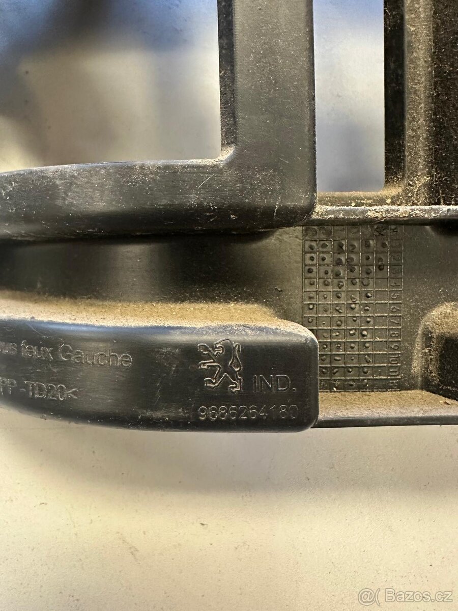 Peugeot 5008 Držaky Výztuha nárazníku 9686252880 - 5