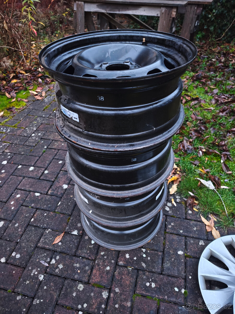 16" plechova kola + plastové kryty original BMW - 5