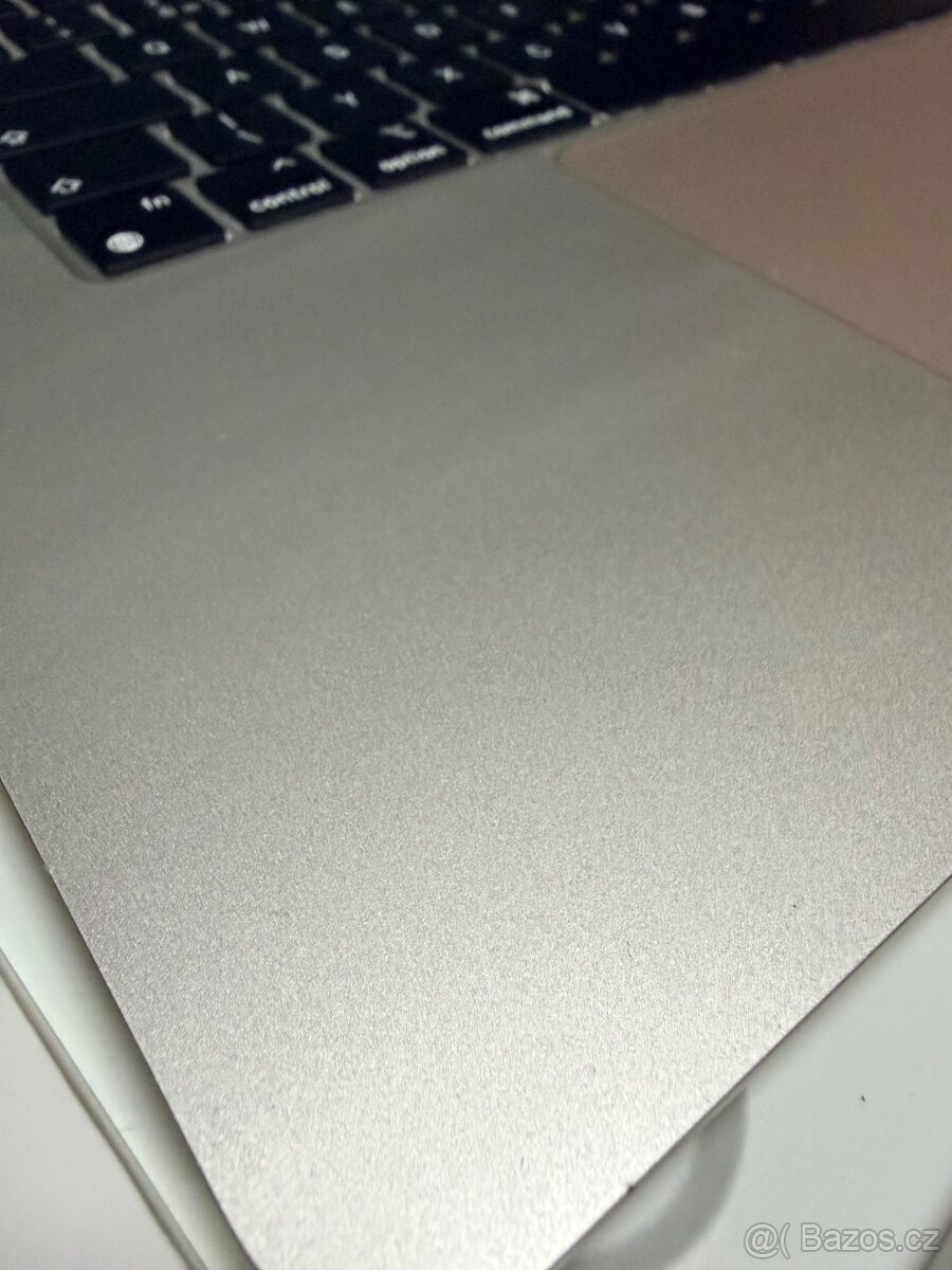 MacBook Air 15" M2 (2023) | 8GB RAM | 512GB SSD | Starlight - 5