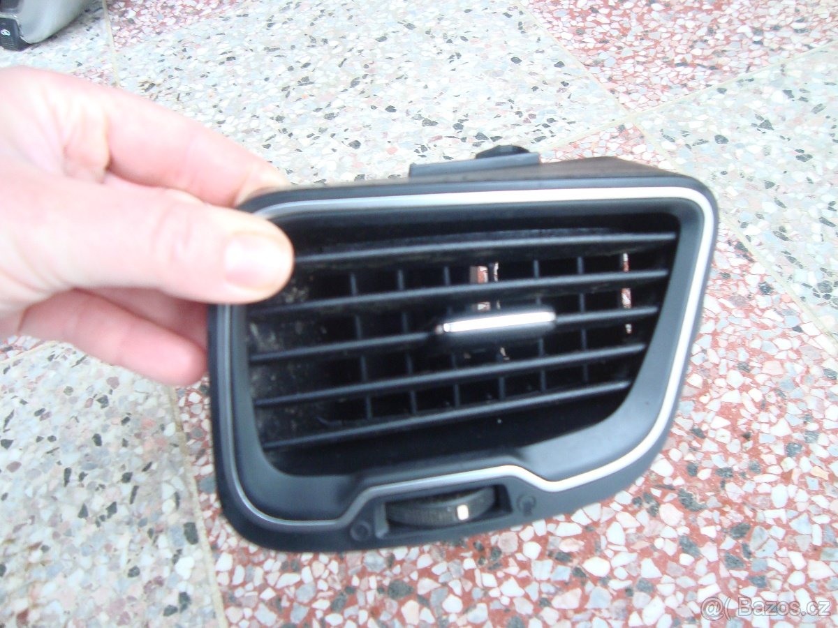 Kia Rio III výdechy + rámeček rádia s výdechy r.v.2015 - 5