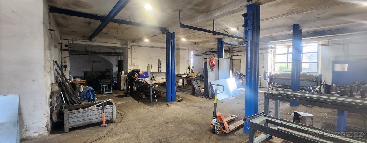 Multifunknční areál - dílny, kanceláře, byty - 5
