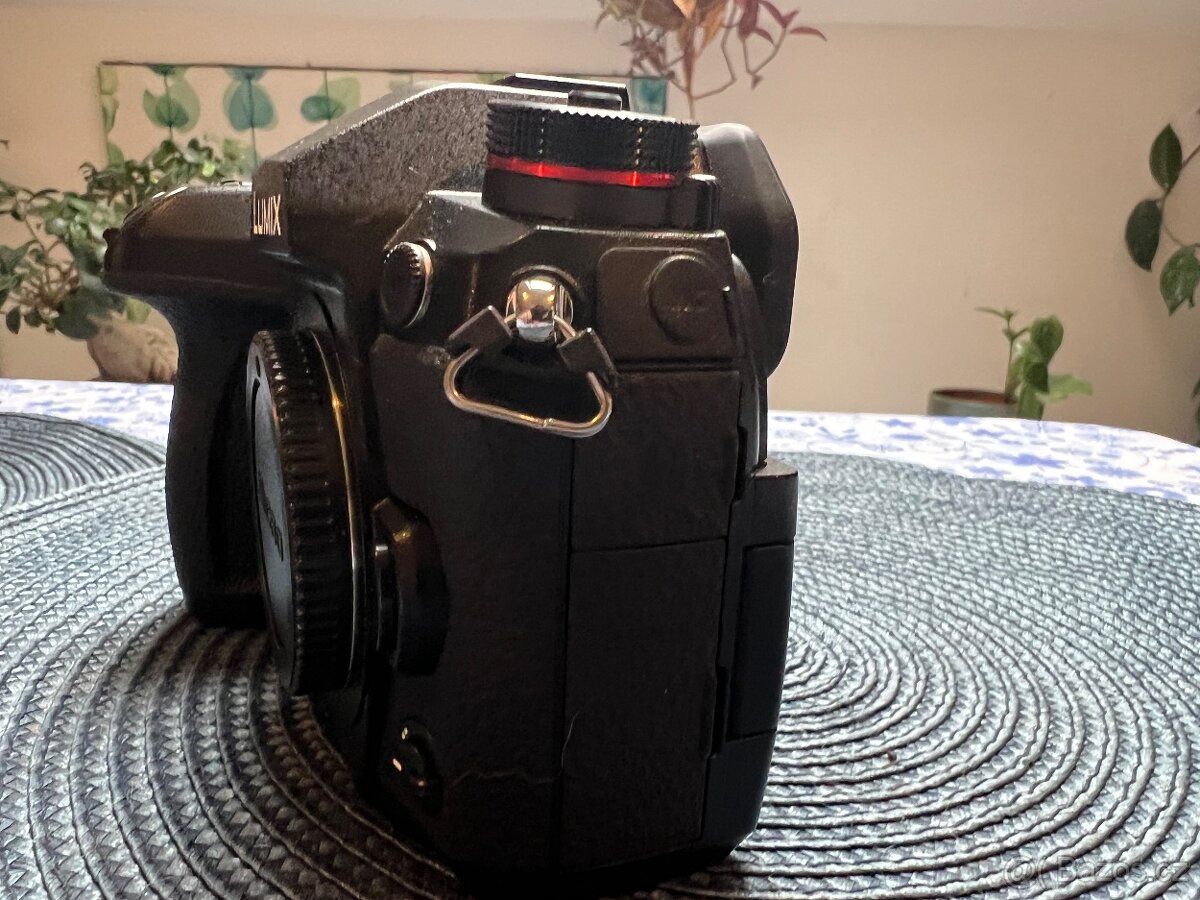 Panasonic lumix g9, TOP stav - 5