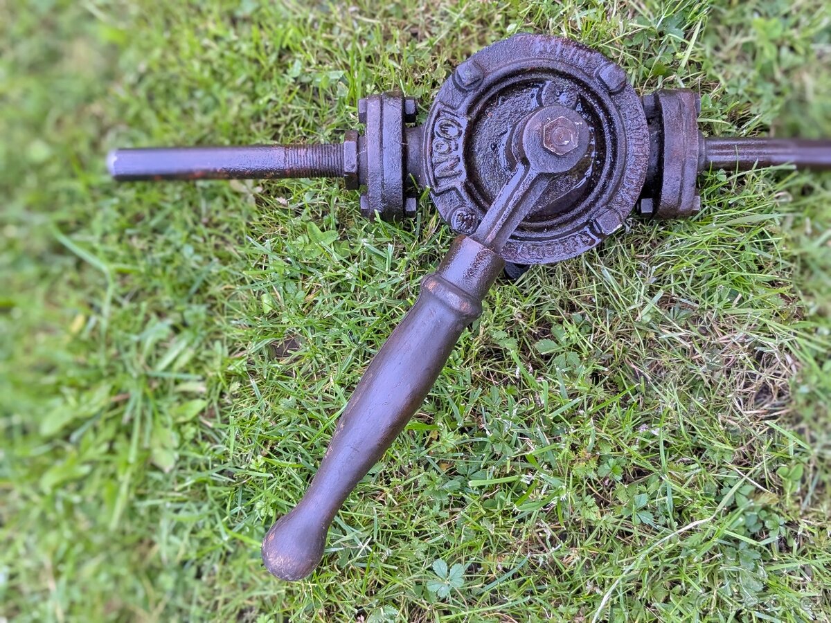 Historická pumpa na vodu - 5