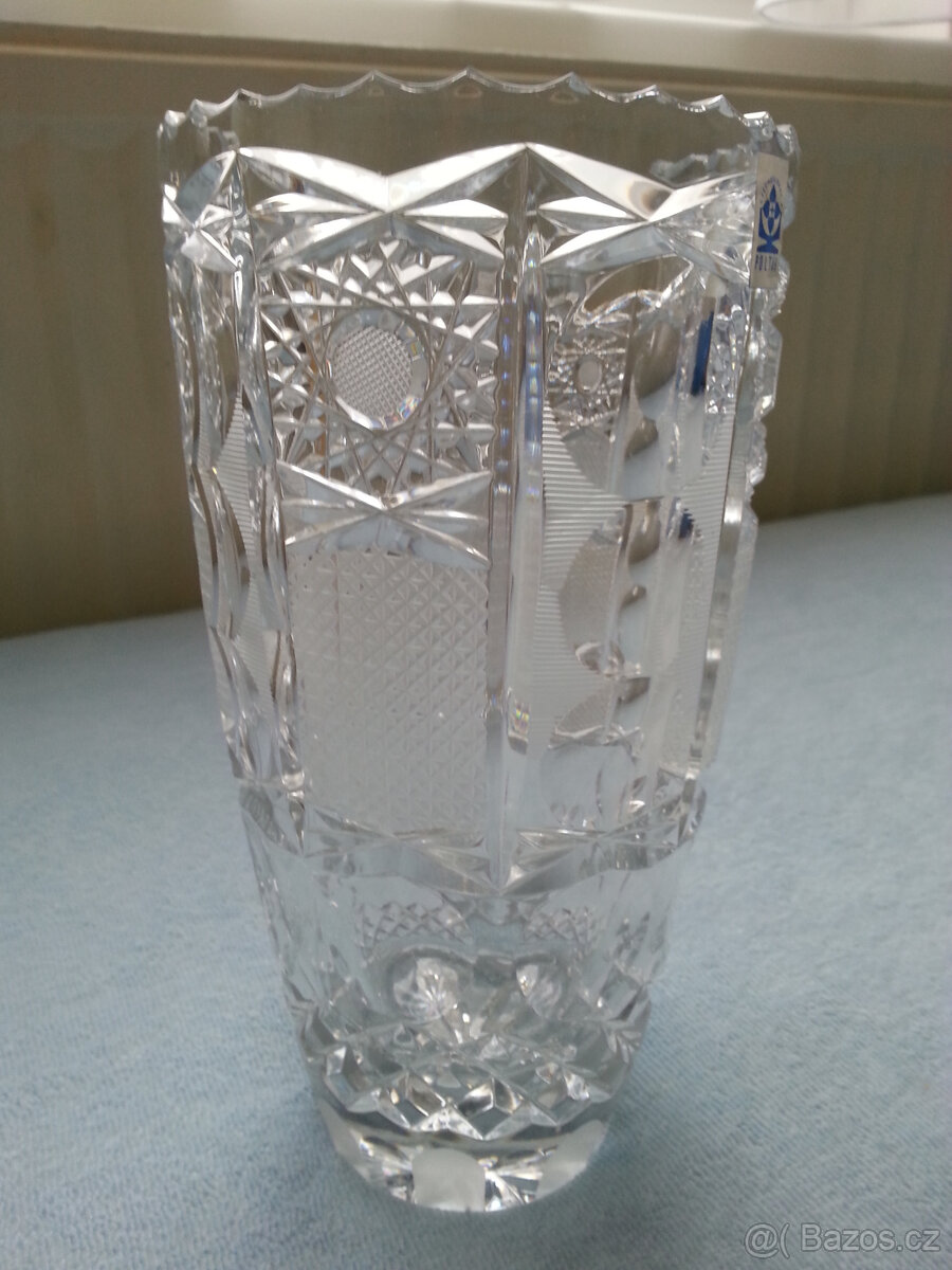 Broušená skleněná váza - 5