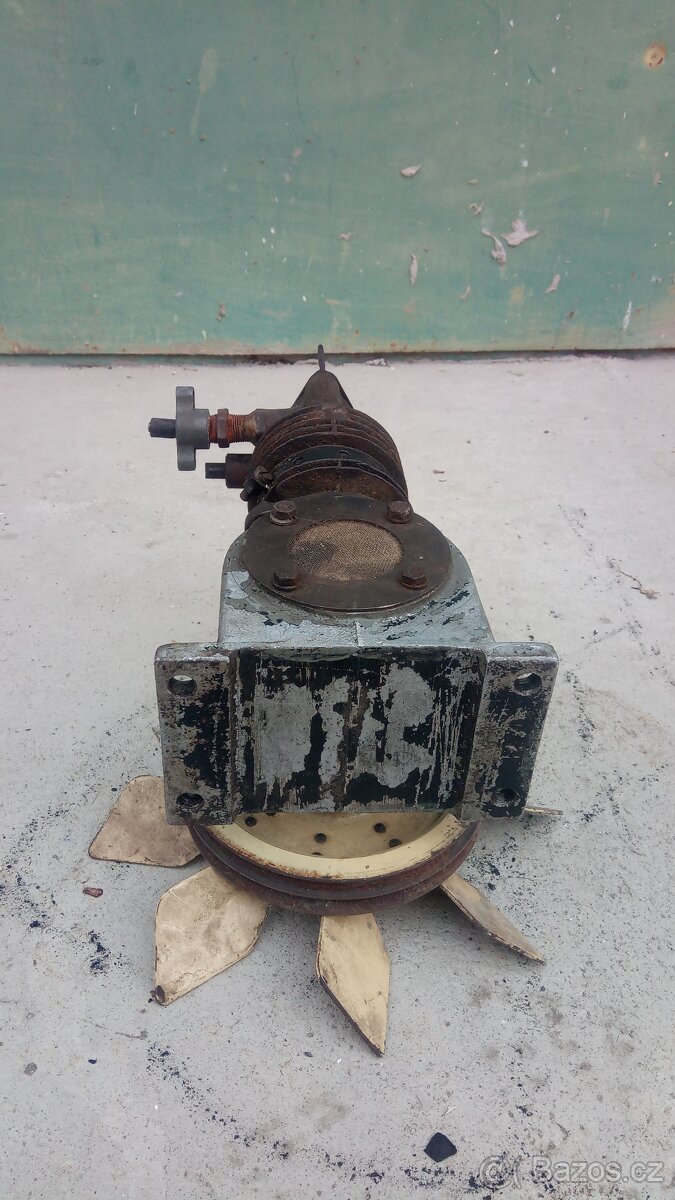 Kompresor starý pomaloběžný. - 5