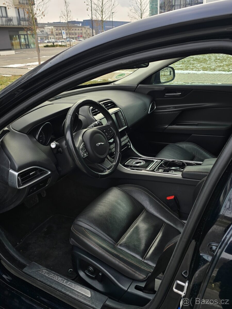 Jaguar XE - 5