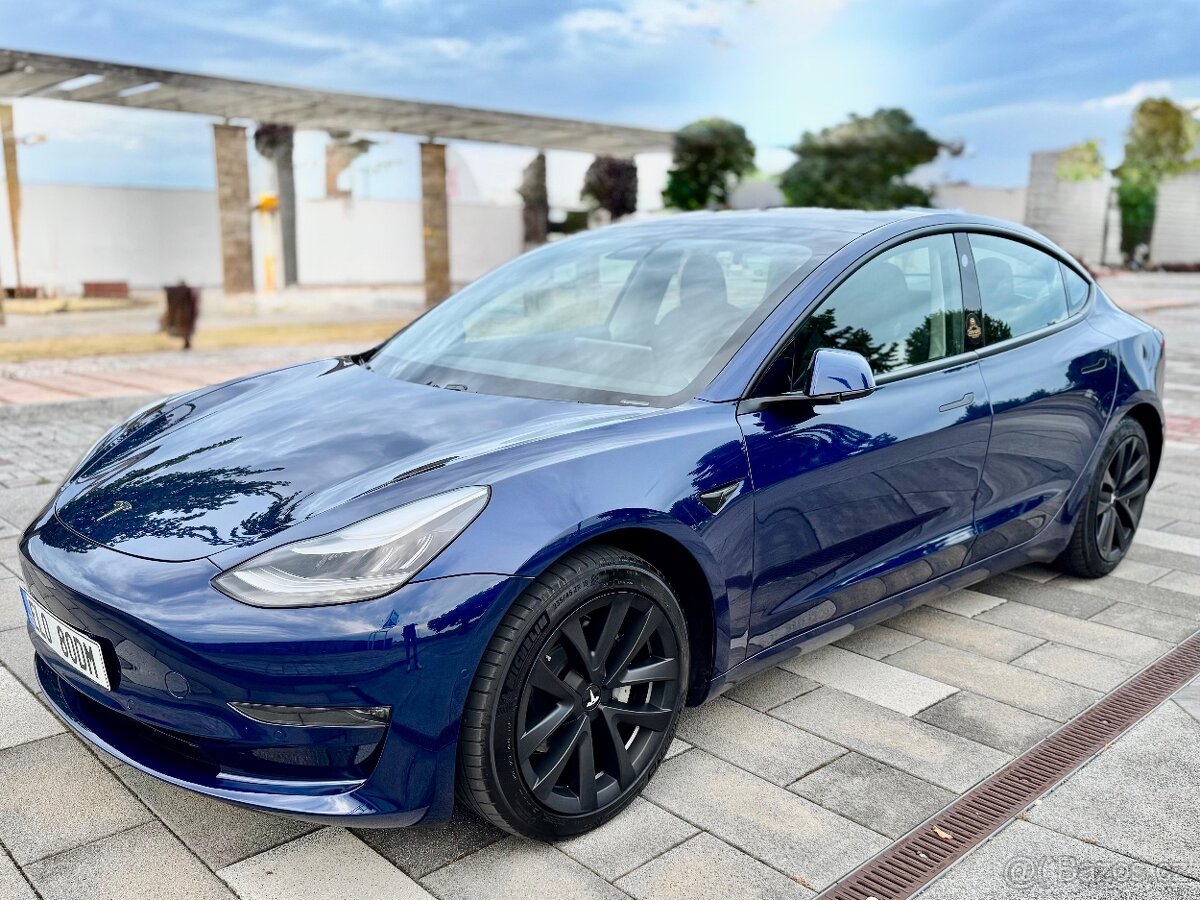 Tesla model 3 - 5