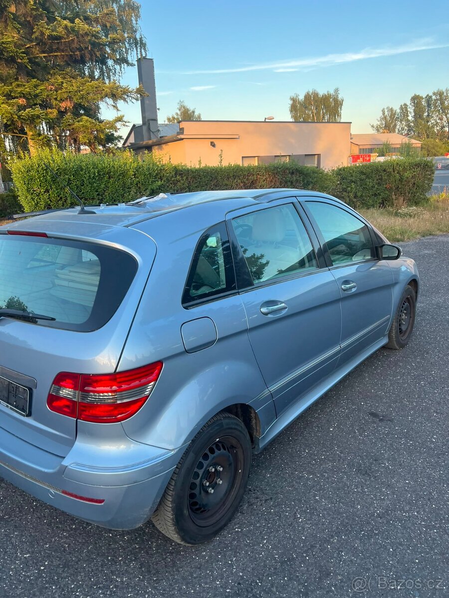 Mercedes Benz B170 - 5