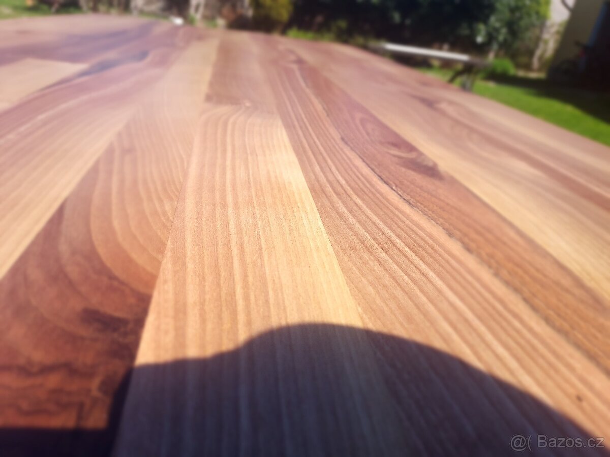 Ořechový jídelní stůl - 5
