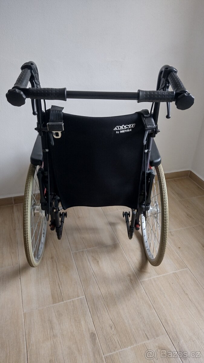 Meyra odlehčeny invalidní vozík se skládacím rámem - 5