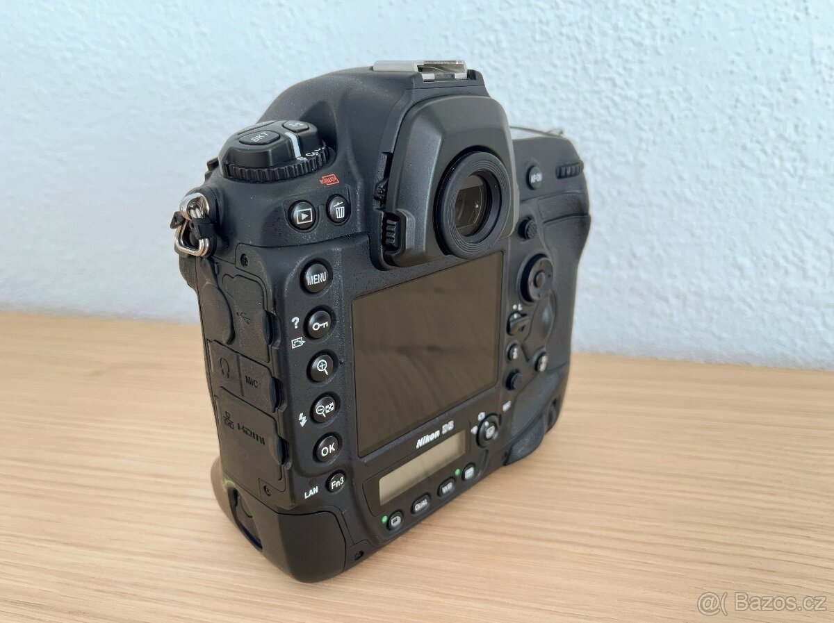 NIKON D5 - 5