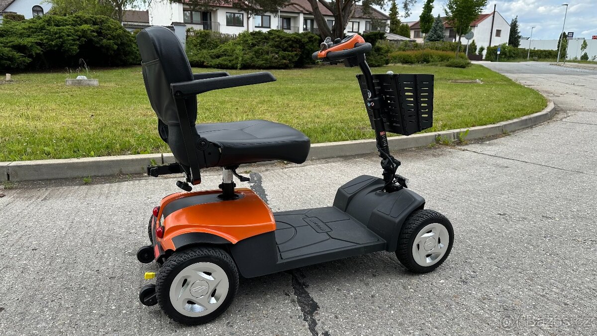 Malé elektrická čtyřkolka pro seniory