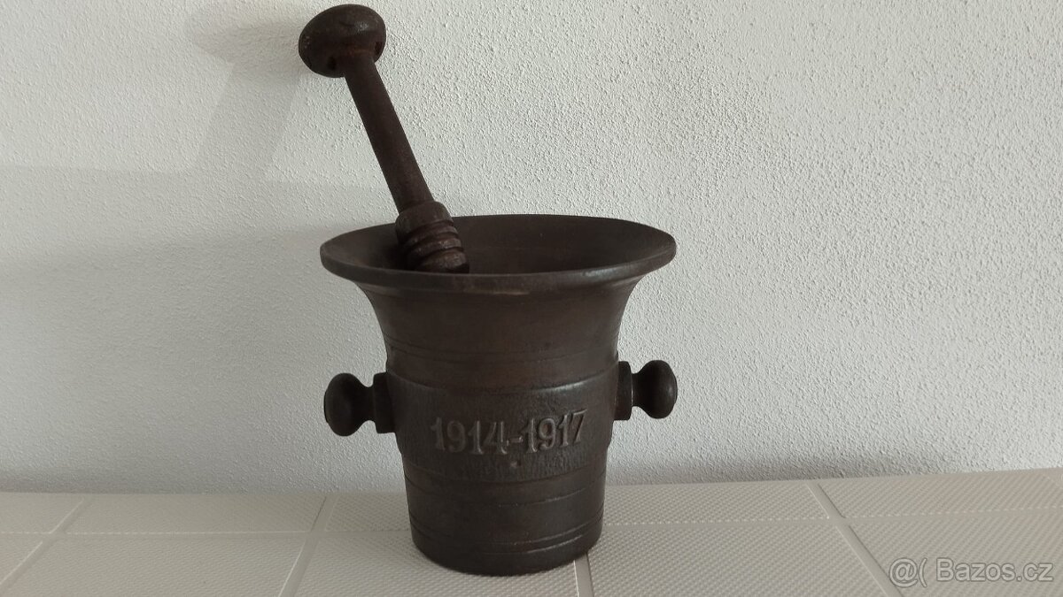 Starý válečný litinový hmoždíř s dělem a rokem 1914-1917 - 5