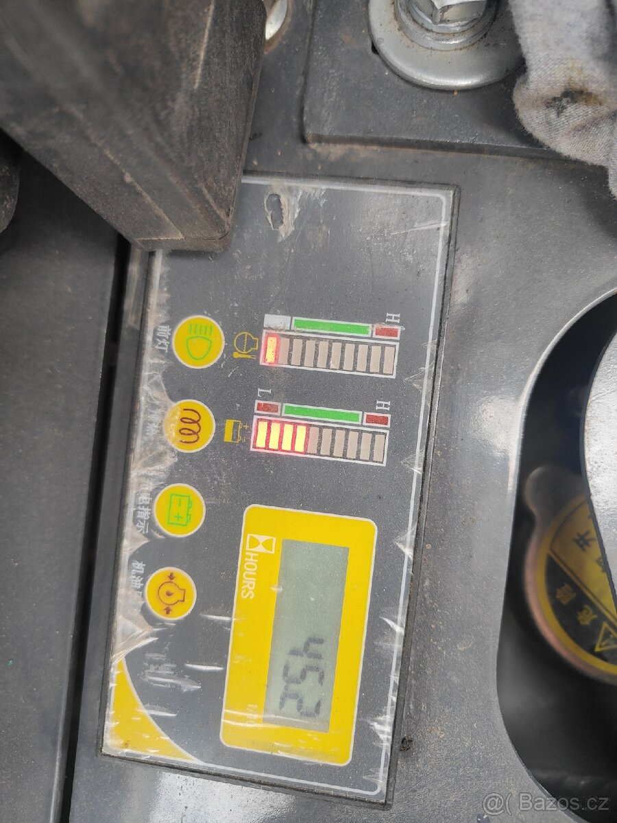 Prodám bagr 1,7 tuny - 5