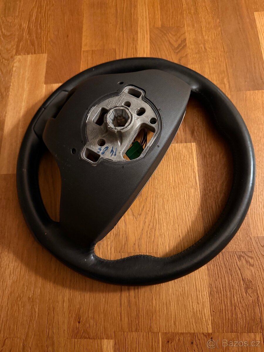 Vyhřívaný volant Volvo XC70 2014 - 5