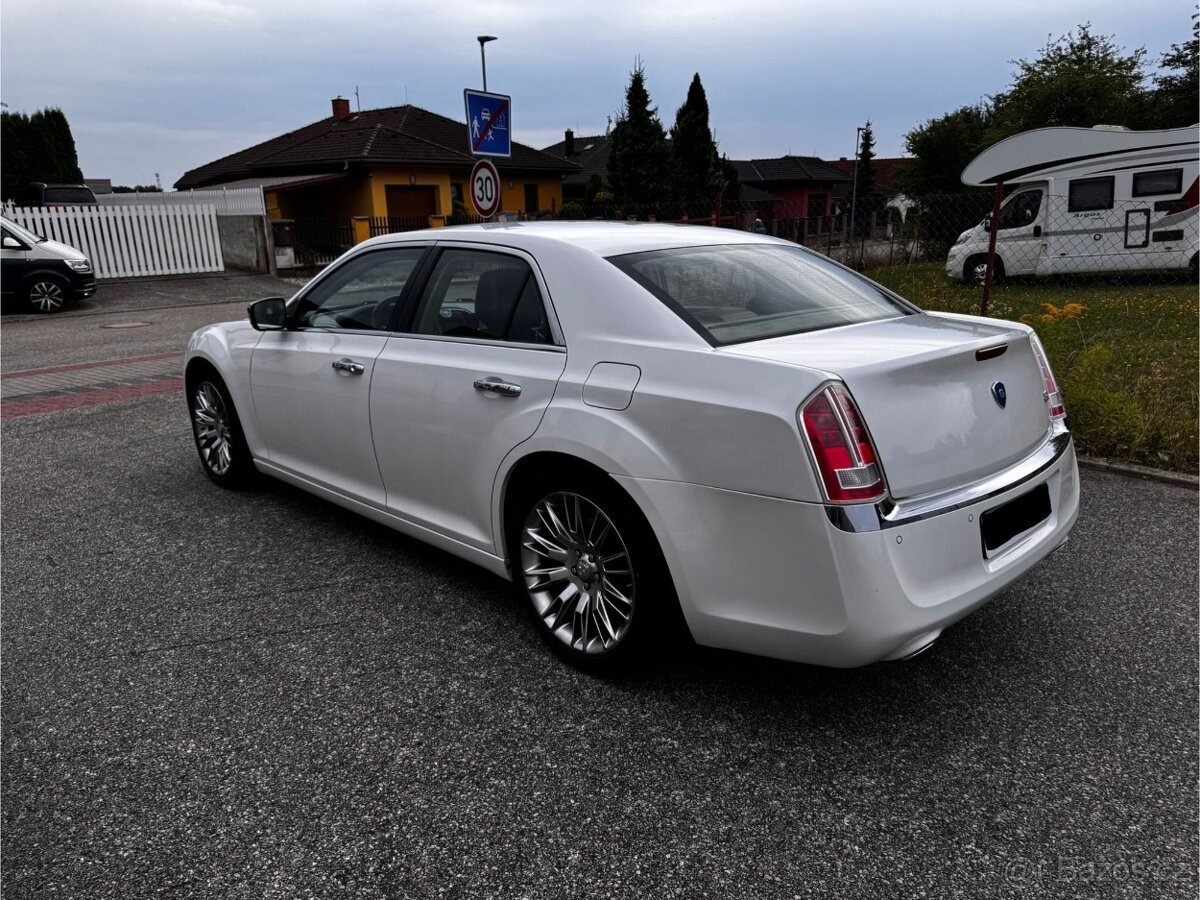 Lancia Thema-Chrysler 300 C - 5