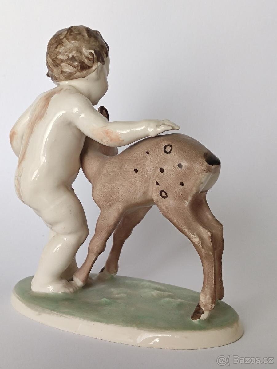 Starožitná soška, figurka, dítě krmí srnče, Hertwig, 14cm - 5