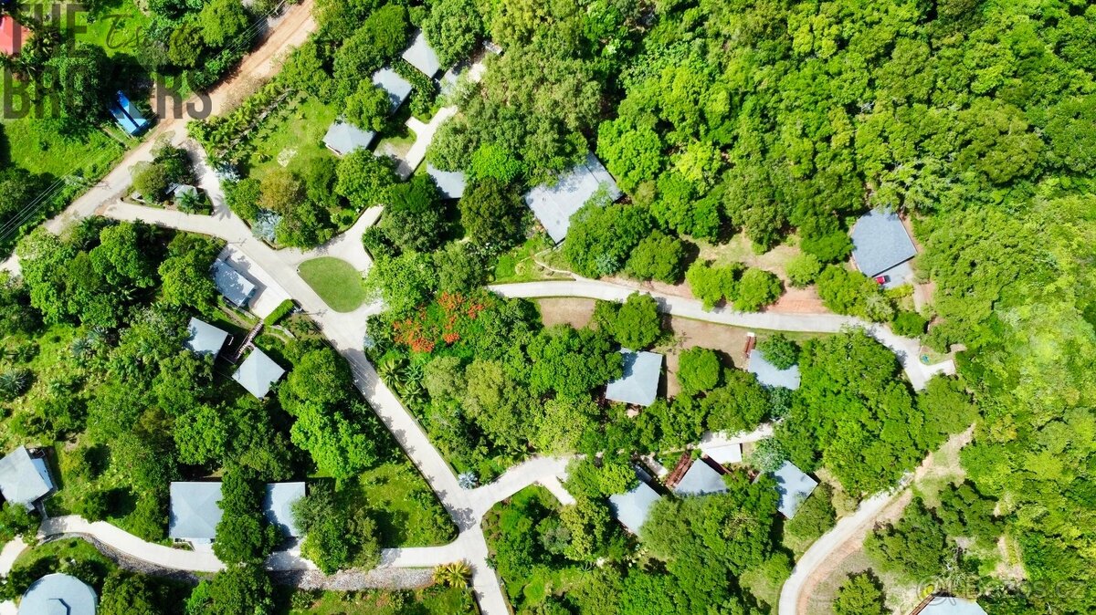 2BD&2BT Wooden Bungalow Diamond Hill Resort, Roatan - 5