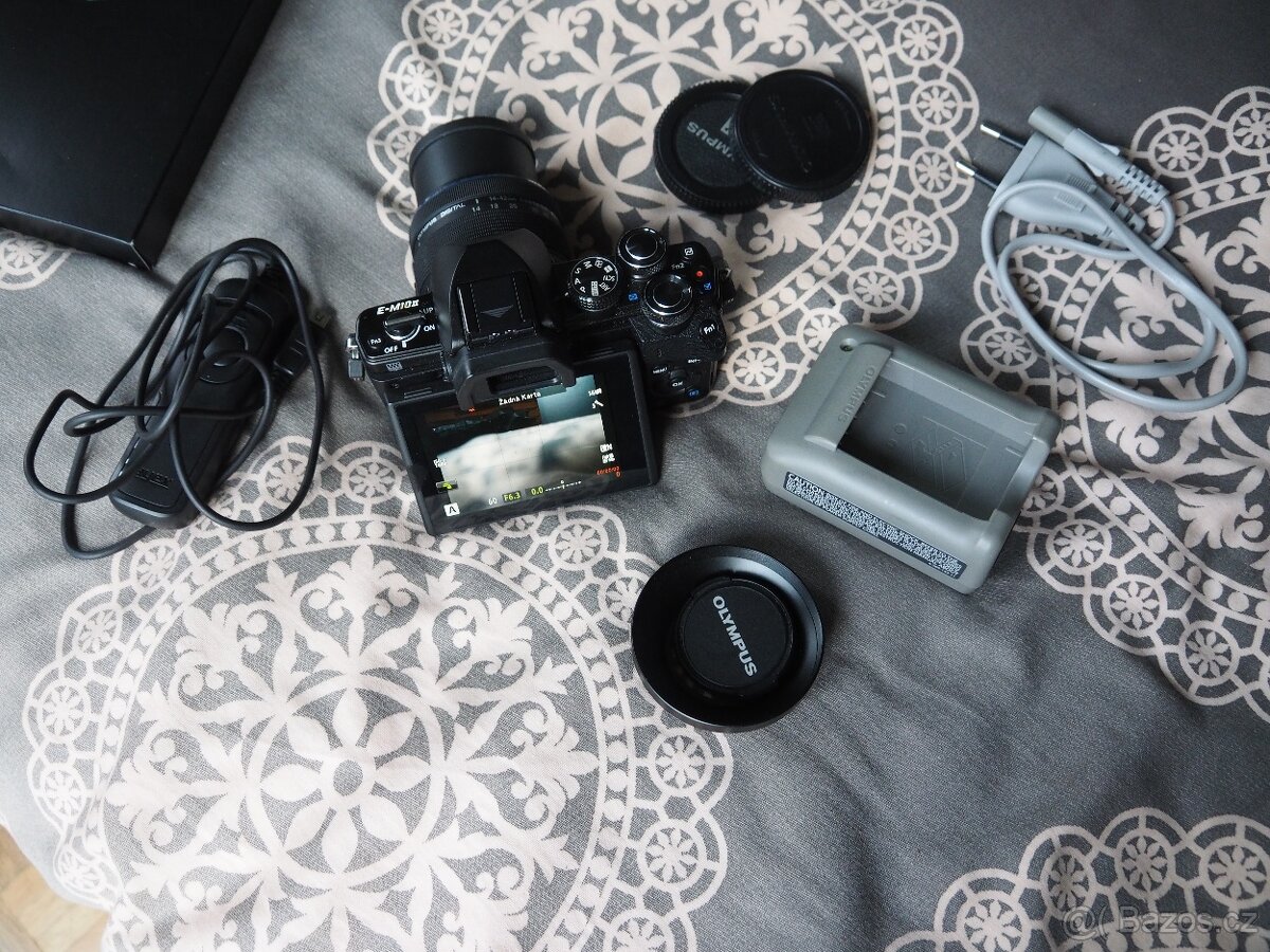 Olympus OM-D E-M10 II s objektivem 14-42 II R černý - 5