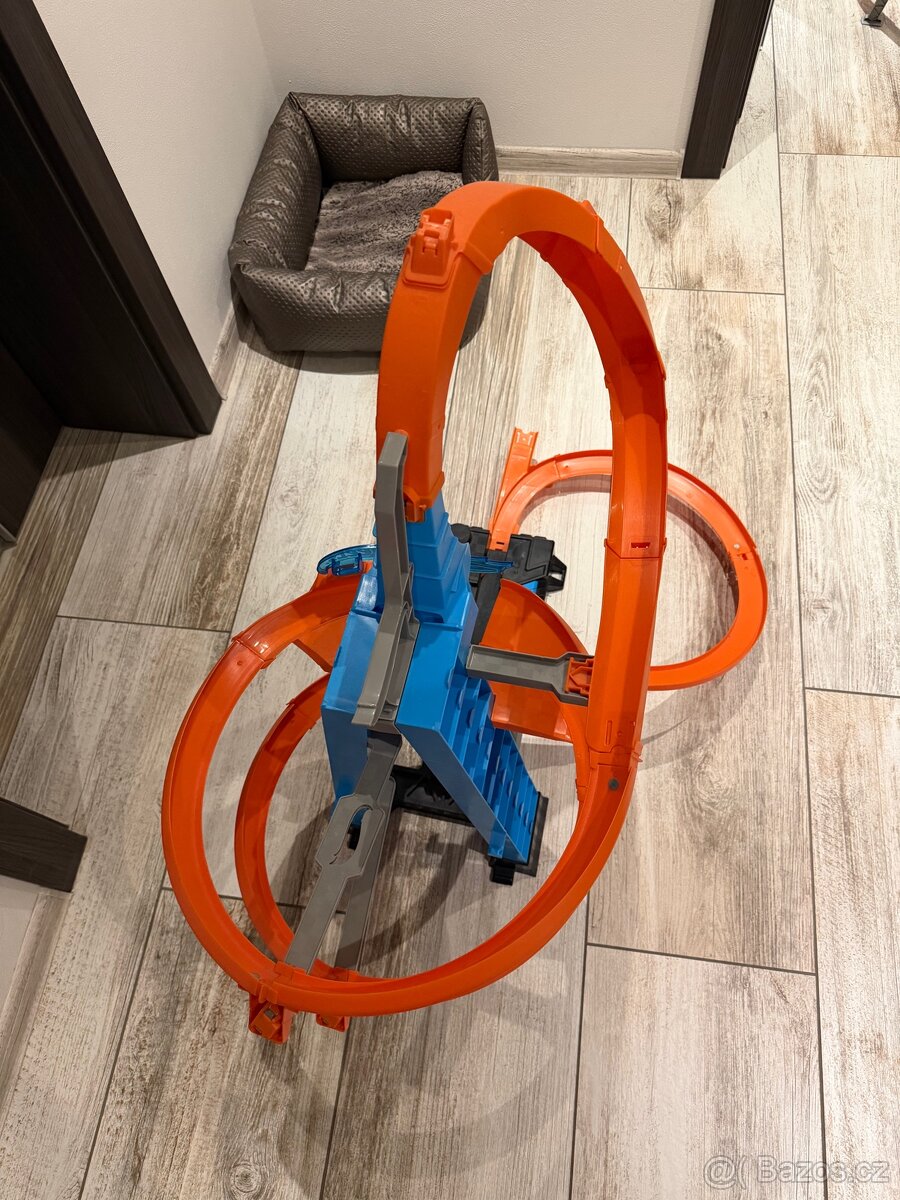 Hot Wheels Nebeská věž Kraksy GWT39 a Hot Wheels GJM75 - 5