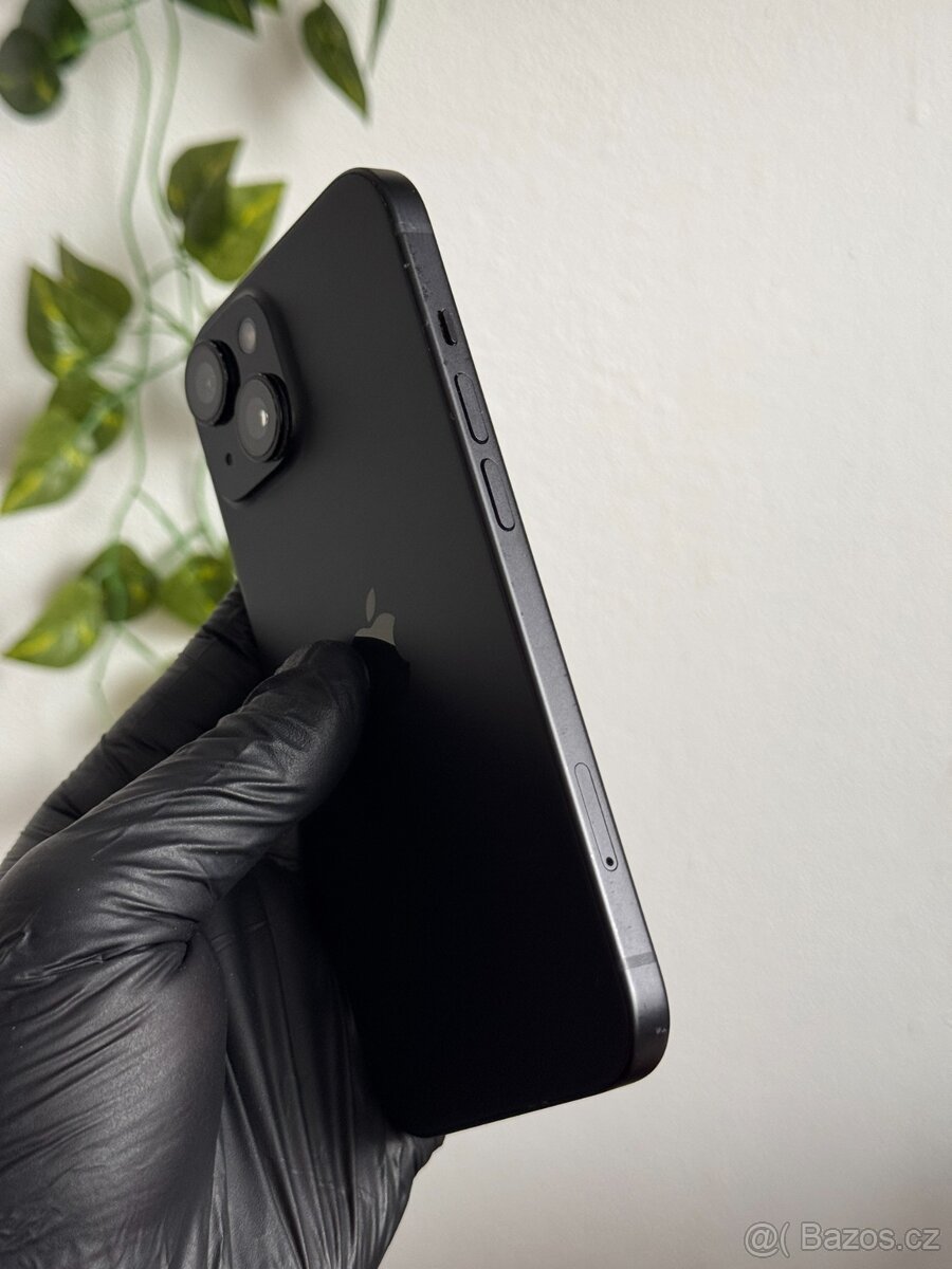 iPhone 15 128GB černý - 100% baterie - 5