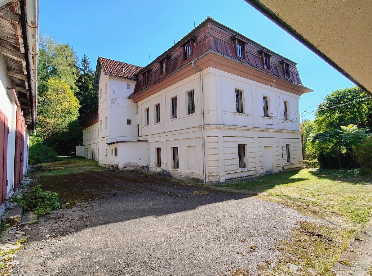 Areál Rezek, pozemek 9376 m2. - 5
