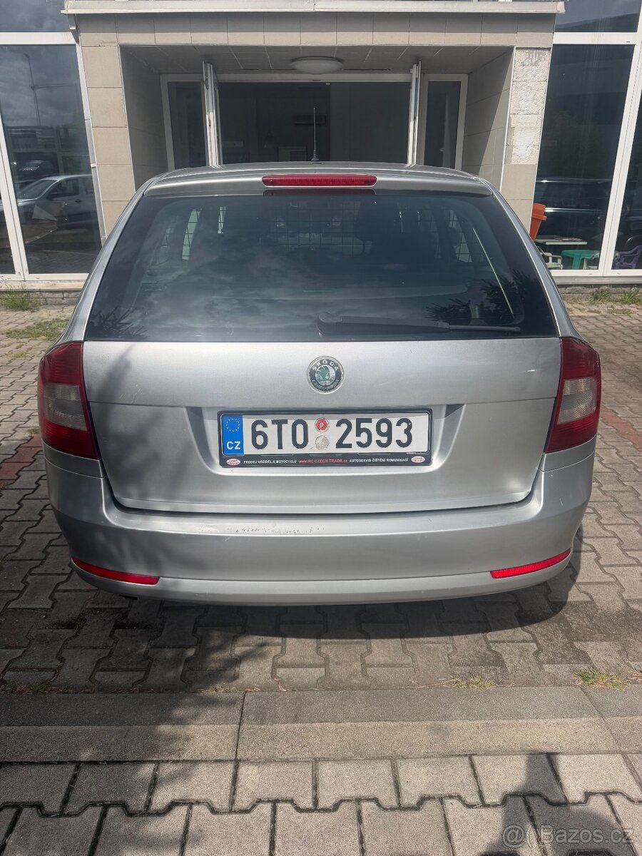 Škoda Octavia Combi 1,6 benzín - 5