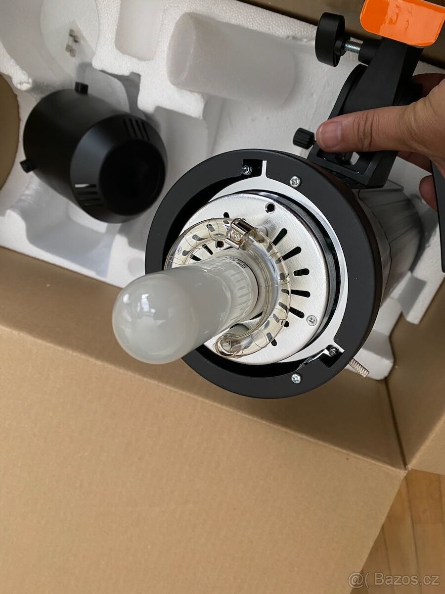 Málo používané studiové blesk Godox SK400-ii - 5