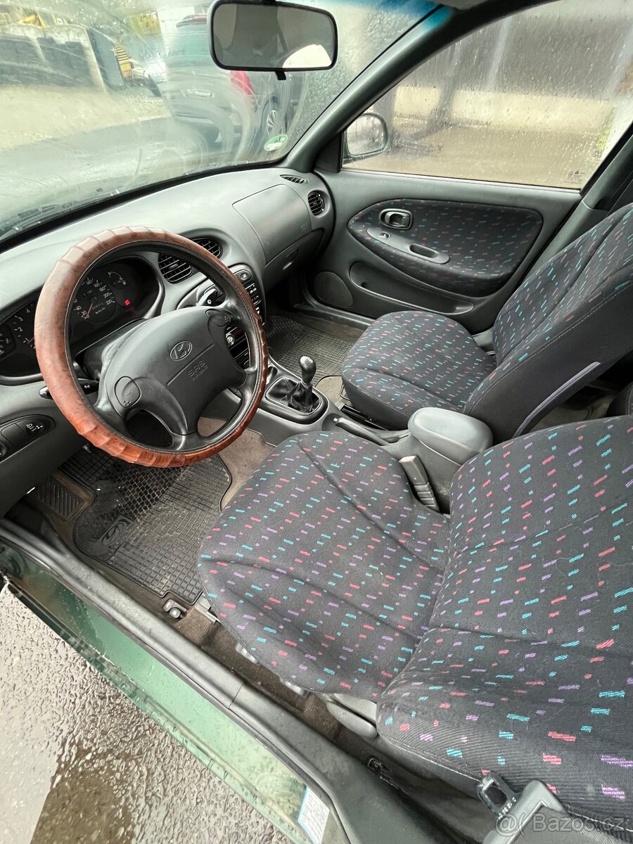 Hyundai Elantra 1.6i - naj. 120tis. - 5